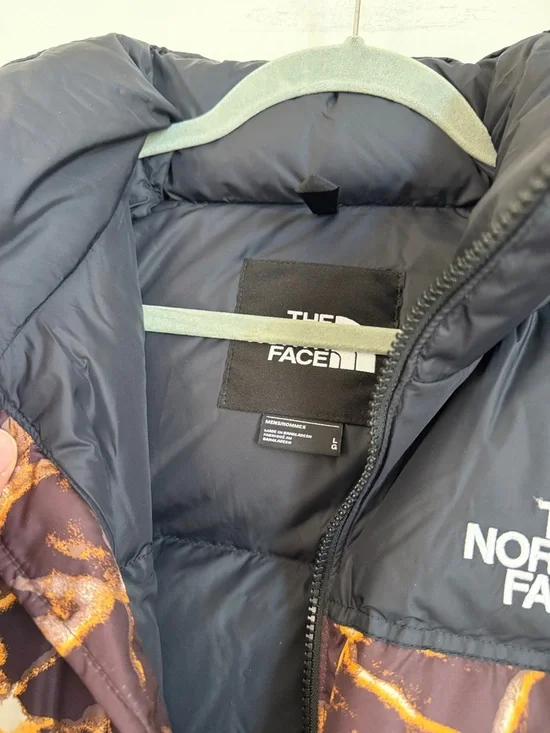 The North Face Black & Brown Patterned Puffer Jacket - Picture 2 of 9